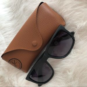 Black Ray-Ban Justin Style